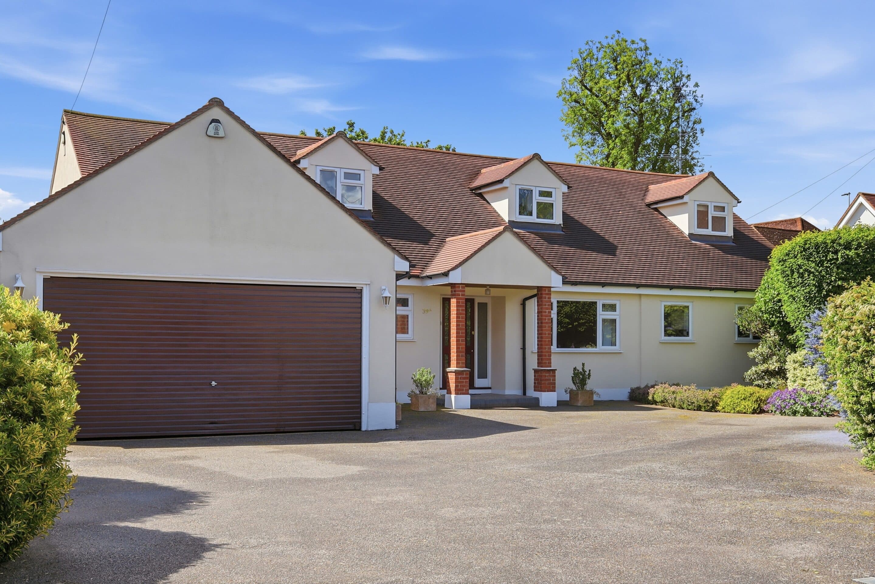 Rayleigh Road, Hutton, CM13
